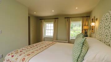 Individually decorated, individually furnished, free WiFi