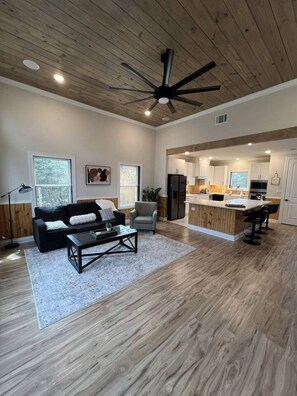 TV, fireplace, stereo