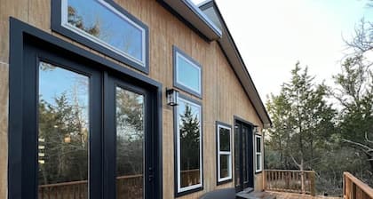 Cozy Cottage Retreat in Nature