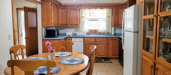 Charming 2-bedroom house in Esmond with AC