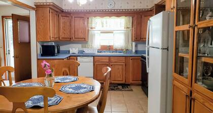 Charming 2-bedroom house in Esmond with AC