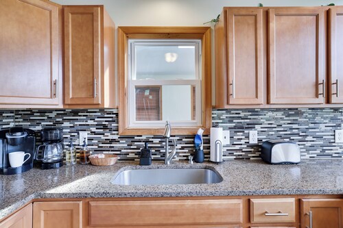 Sleeps 20! 1 Min Walk To Lake, Family Reunions, Private Chef Connections!