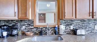 Sleeps 20! 1 Min Walk To Lake, Family Reunions, Private Chef Connections!