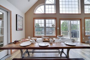 Dining - Sleeps 20, 1 Min Walk To Lake & Community Pool, Karaoke Room, For Big Groups (Albrightsville)