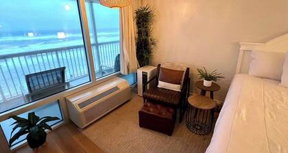 Beachfront – Direct Ocean View - 2 Queen Beds
