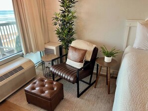 Bügeleisen/Bügelbrett, Internetzugang, Bettwäsche