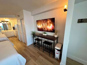 Iron/ironing board, internet, bed sheets