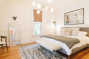 4 habitaciones, tabla de planchar con plancha, wifi y ropa de cama 