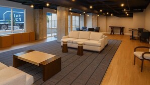 A modern lounge area with a sofa, coffee table, and seating. - The Jackson, 2BR Luxe Condo by Velvet Ditch Villas (Oxford)