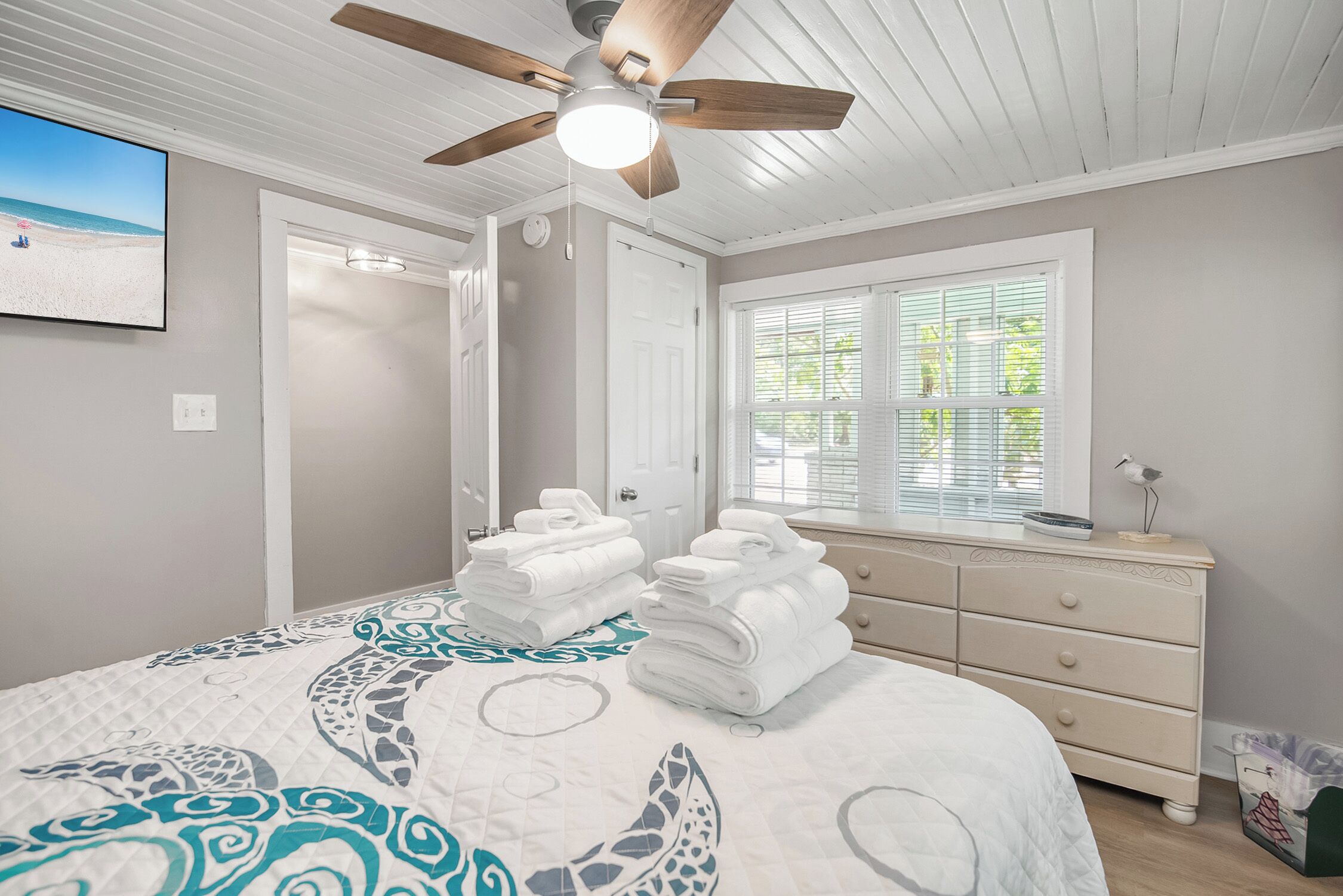 3 bedrooms, iron/ironing board, travel crib, free WiFi