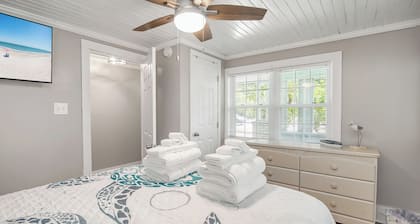 Sleeps 10 peaceful bungalow in Pawleys Island just minutes from the BEACH!