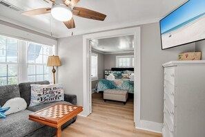 3 slaapkamers, een strijkplank/strijkijzer, reisbedje, gratis wifi