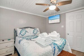 3 habitaciones, tabla de planchar con plancha y cuna de viaje 