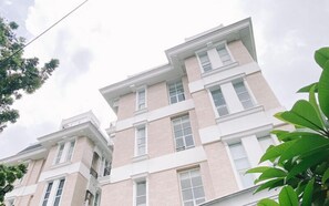 Exterior - Quiet And Strategic Studio Loft At Apple 1 Condovilla Apartment (Jakarta)