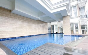 Outdoor pool - Quiet And Strategic Studio Loft At Apple 1 Condovilla Apartment (Jakarta)