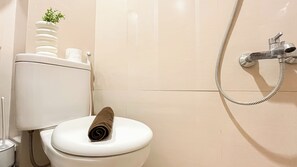Bathroom - Quiet And Strategic Studio Loft At Apple 1 Condovilla Apartment (Jakarta)