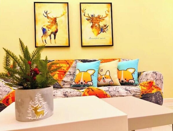 Smart TV, fireplace