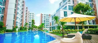 Happy Travel @ The One ChiangMai-Awesome Pools