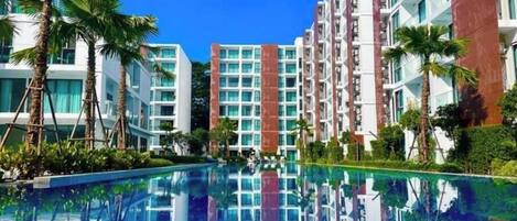 Outdoor pool, a heated pool