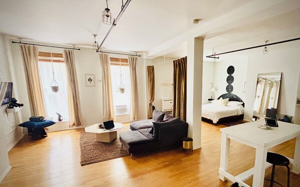 1 bedroom, desk, free WiFi, bed sheets