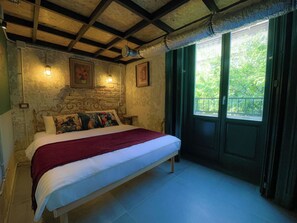 11 slaapkamers, een strijkplank/strijkijzer, wifi, beddengoed