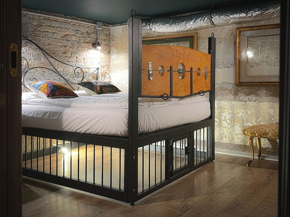 11 bedrooms, iron/ironing board, WiFi, bed sheets