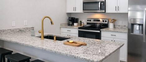 Coffee/tea maker, fridge, microwave, oven