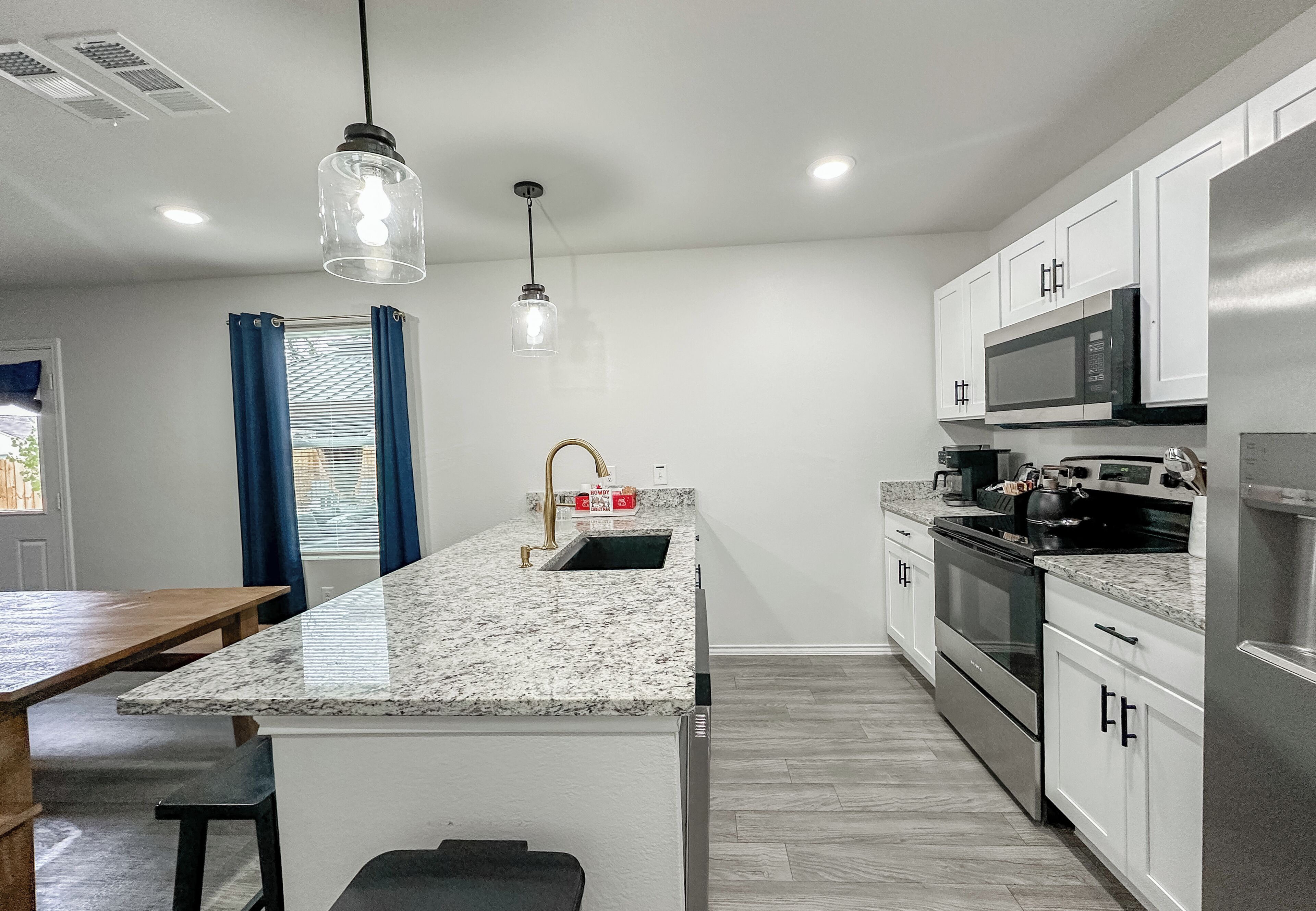 冰箱、微波炉、烤箱、炉灶