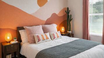 5 bedrooms, desk, iron/ironing board, travel crib