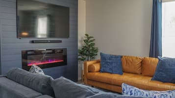 Smart TV, fireplace, books, stereo