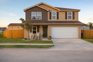 Exterior - 5BR Family Retreat w/ Cowboy Pool, Playground, Near Granbury, Sleeps 12 (Tolar)