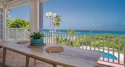 Villa Caïmite with spectacular sea view, minutes away from the beach