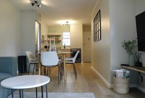 Apartment, Multiple Beds, Patio, Mountain View (Castle View ) | Dining