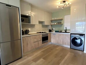 Apartment, Multiple Beds, Patio, Mountain View (Castle View ) | Private kitchen | Fridge, microwave, oven, stovetop