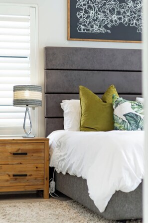 Casa, varias camas, acceso a la alberca, vista a la alberca (Kawana Crescent ) | Decoración personalizada, muebles diferentes y ropa de cama 