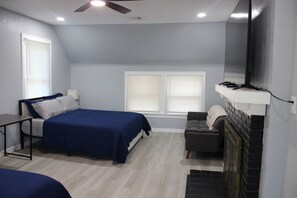 4 室のベッドルーム、アイロン / アイロン台、WiFi、ベッドシーツ