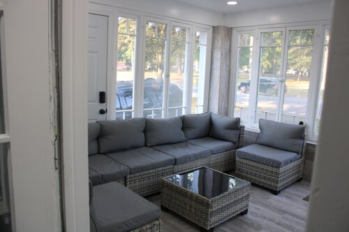 Spacious, Fully Remodel 4-bedroom house 2.5 bathroom in charming Carthage