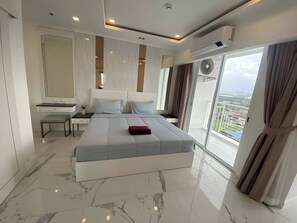 Apartment, 2 Bedrooms, Accessible, Smoking | 3 bedrooms