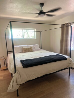 3 bedrooms, iron/ironing board, WiFi, bed sheets