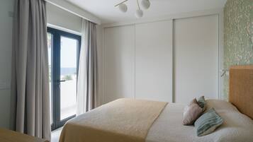 4 bedrooms, in-room safe, iron/ironing board, free WiFi