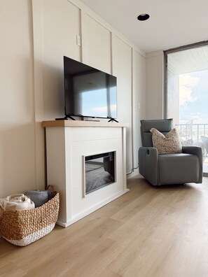 Télévision, cheminée