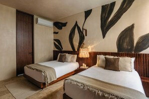 2 Schlafzimmer, Schreibtisch, Bügeleisen/Bügelbrett, Reisekinderbett