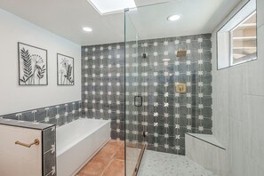 Hair dryer, towels, soap, toilet paper - Central Foothills 3 bed 3 bath Private Hacienda with Amazing Views and Pool (Tucson)