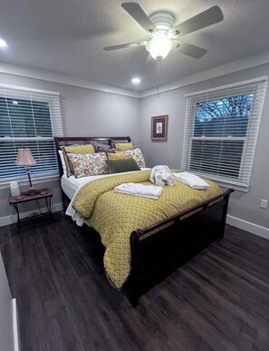 3 bedrooms, internet, bed sheets