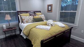 3 bedrooms, internet, bed sheets