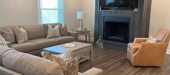 3-bedroom house in charming Oneida with AC