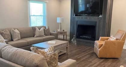 3-bedroom house in charming Oneida with AC