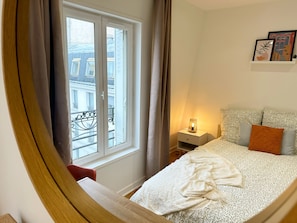 2 chambres, fer et planche à repasser, Wi-Fi, draps fournis