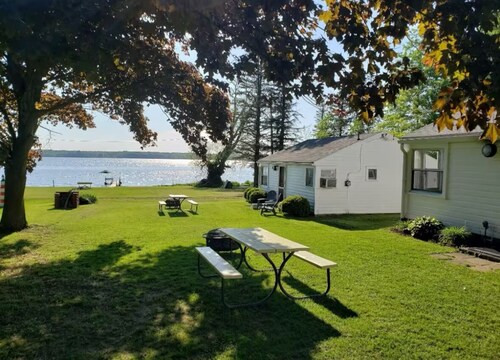 Pymatuning Lakefront Cottage 1 with Dock Slip