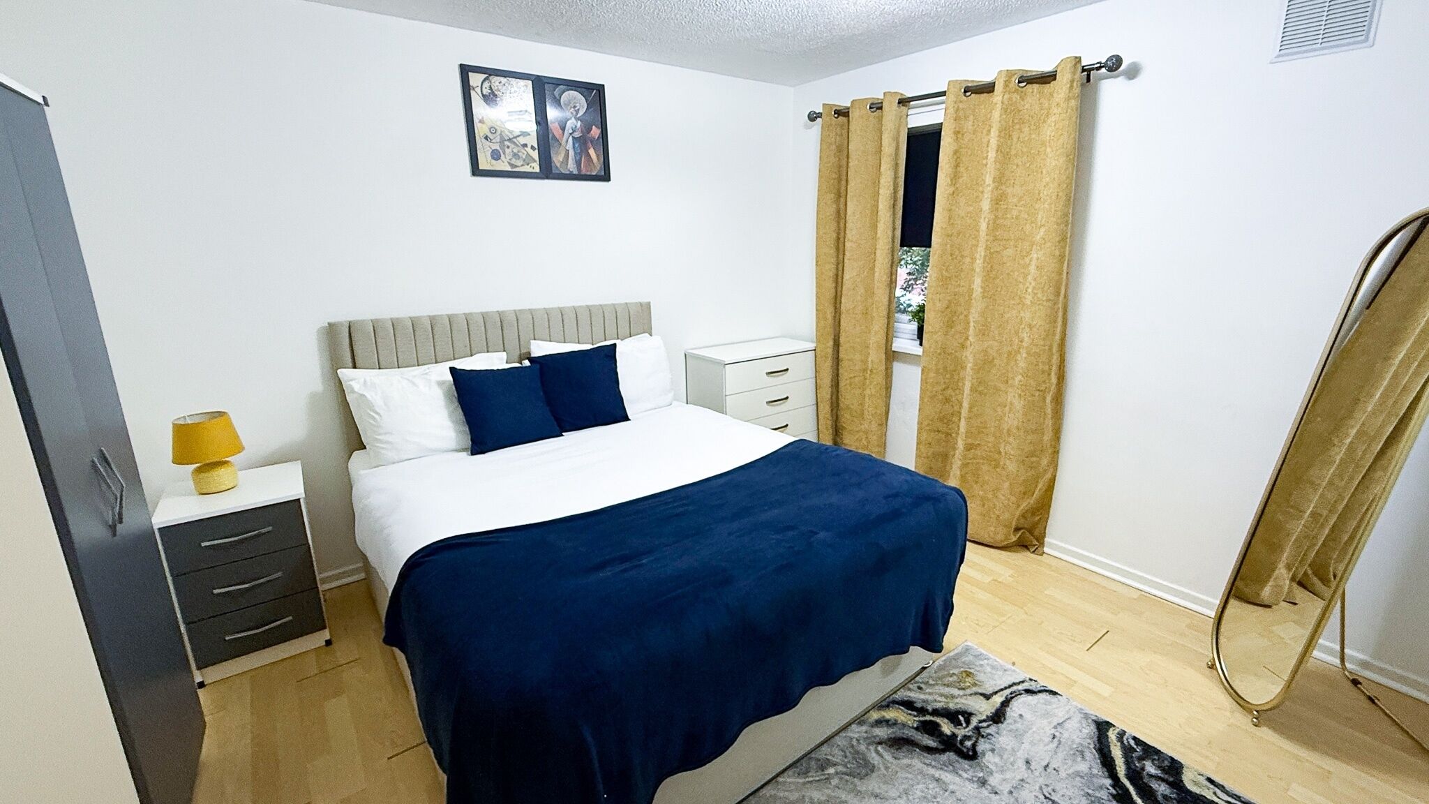 1 室のベッドルーム、WiFi (無料)、ベッドシーツ